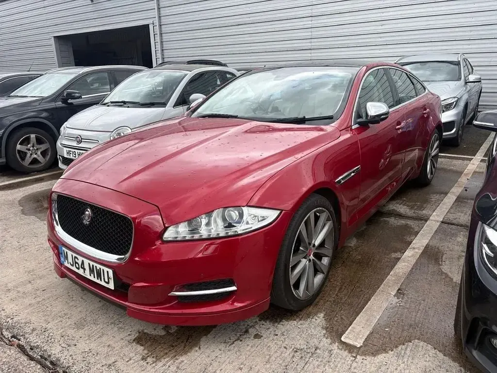 Used Jaguar XJ Portfolio 275 HP (202 kW) 2014 Red Sedan