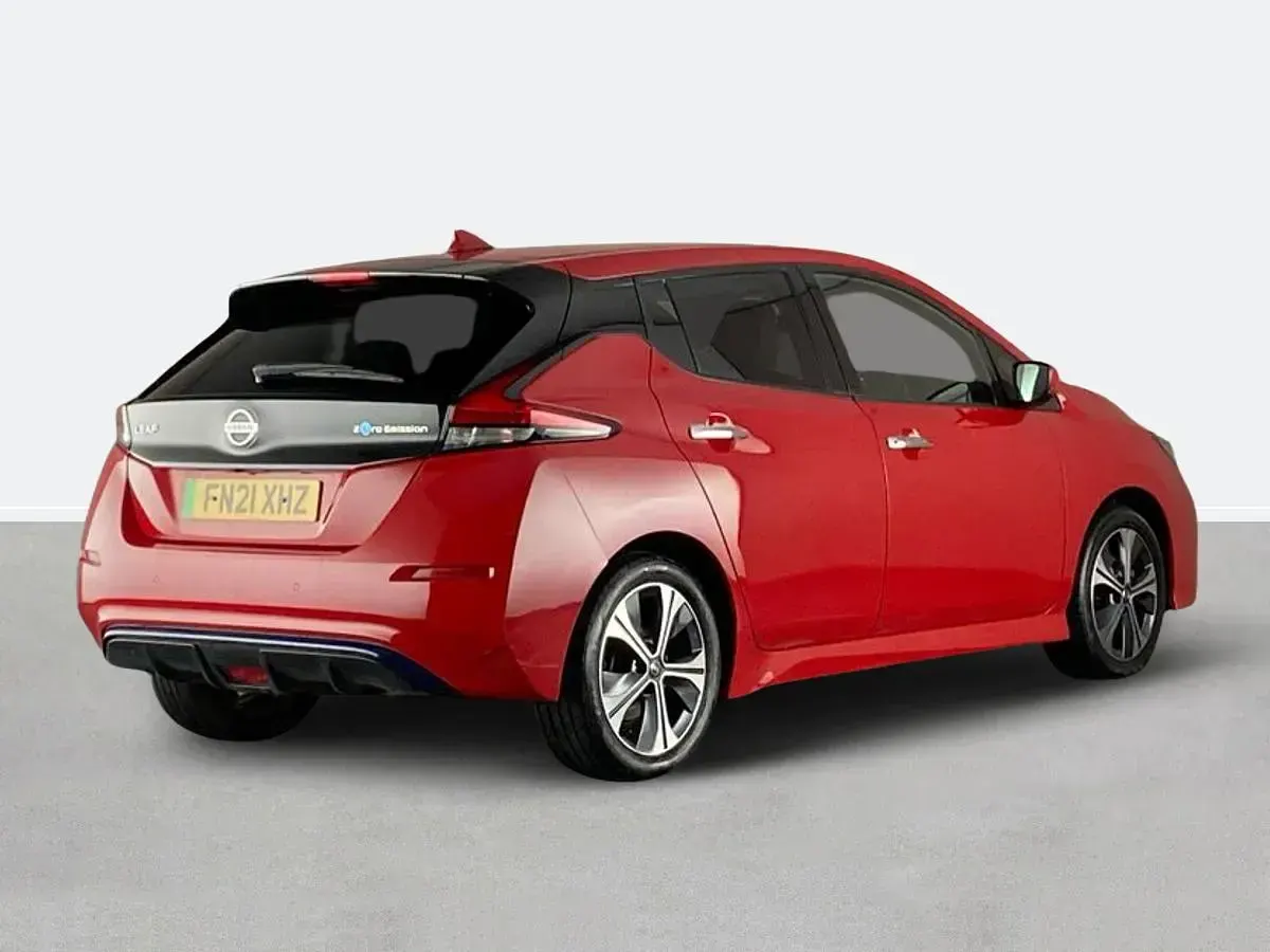 Used Nissan Leaf N-Connecta 110 kW (150 HP) 2021 Red Hatchback