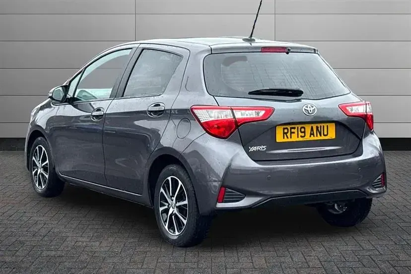 Used Toyota Yaris 111 HP (81 kW) 2019 Grey Hatchback
