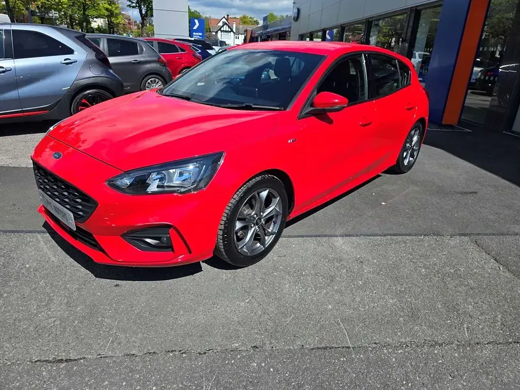 Begagnad Ford Focus ST-Line 2019 Röd Halvkombi
