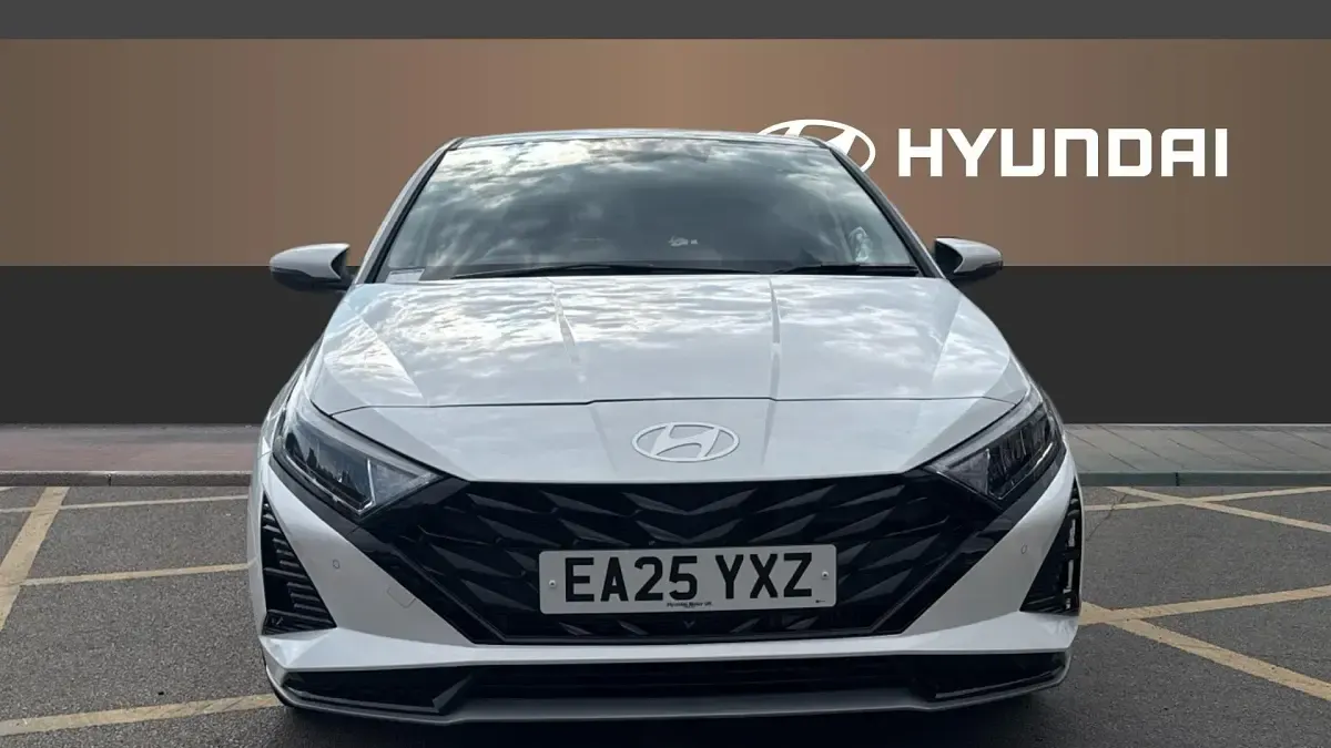 Used Hyundai i20 Premium 101 HP (74 kW) 2025 White Hatchback