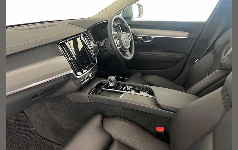 Used Volvo V90 CC Plus 232 HP (170 kW) 2023 Silver Estate