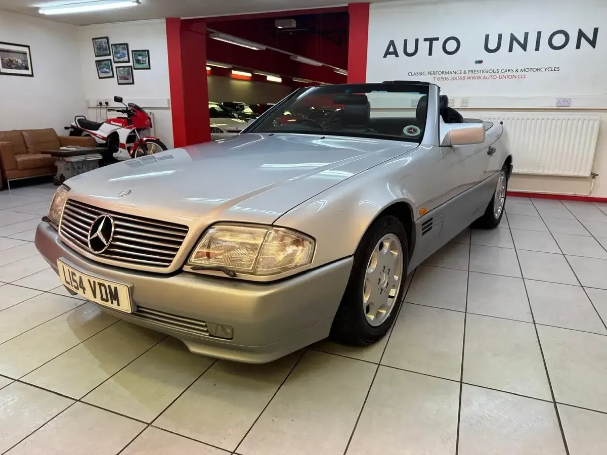 Used Mercedes SL500 322 HP (236 kW) 2009 Silver Cabriolet