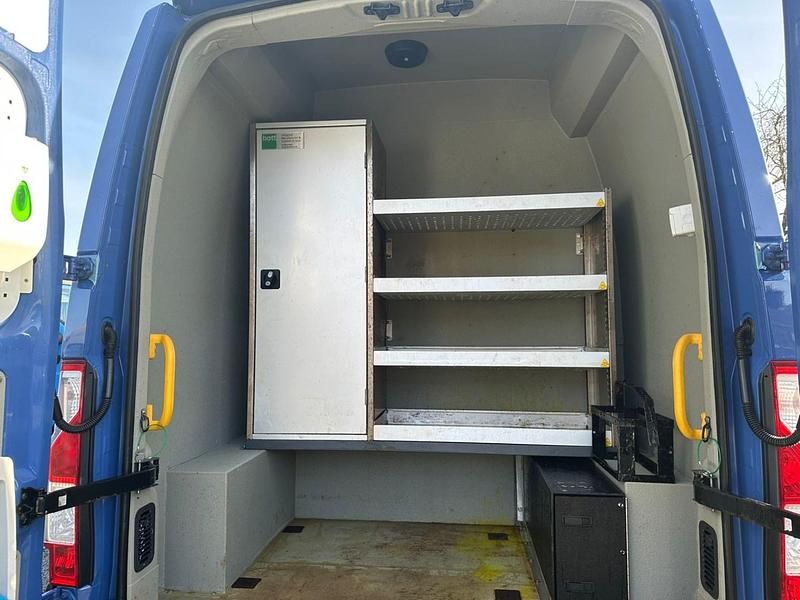 Used Vauxhall Movano 145 HP (106 kW) 2017 Blue MPV