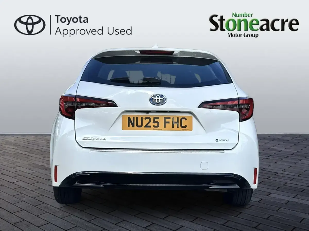 Second-hand Toyota Corolla 140 CP (102 kW) 2025 Alb Van