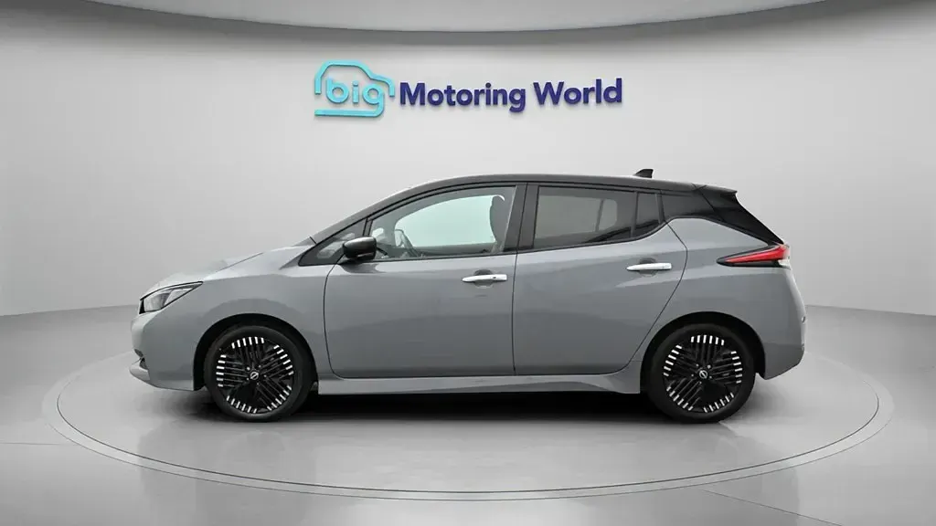 Begagnad Nissan Leaf N-Connecta 110 kW (150 HK) 2022 Halvkombi