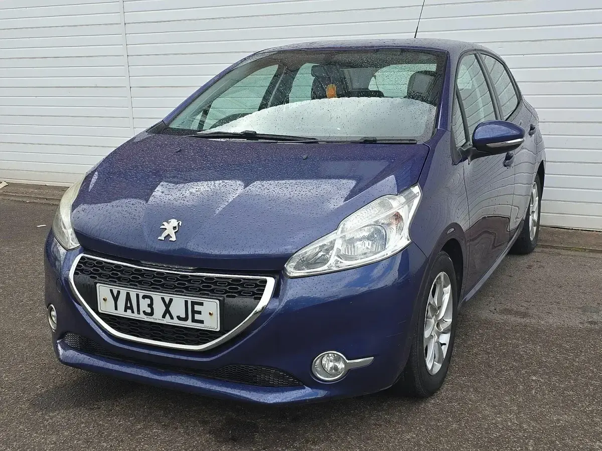 Używany Peugeot 208 Active 82 KM (60 kW) 2013 Niebieski Hatchback