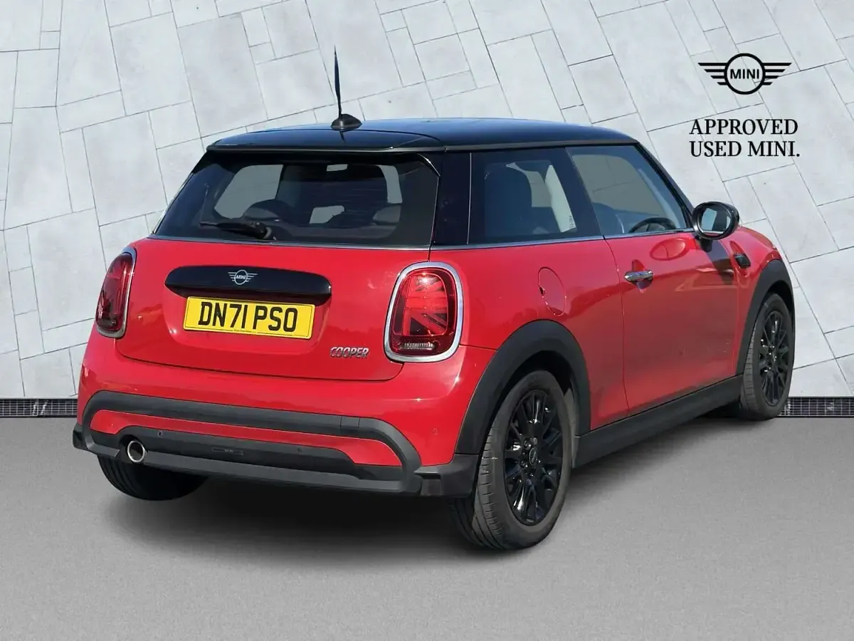 Used Mini Cooper Classic 134 HP (98 kW) 2021 Red Hatchback