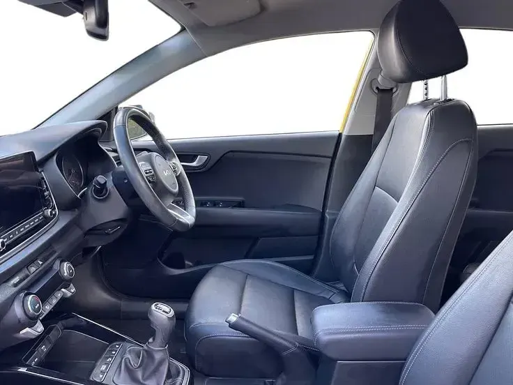 Used Kia Rio 118 HP (86 kW) 2023 Yellow Hatchback