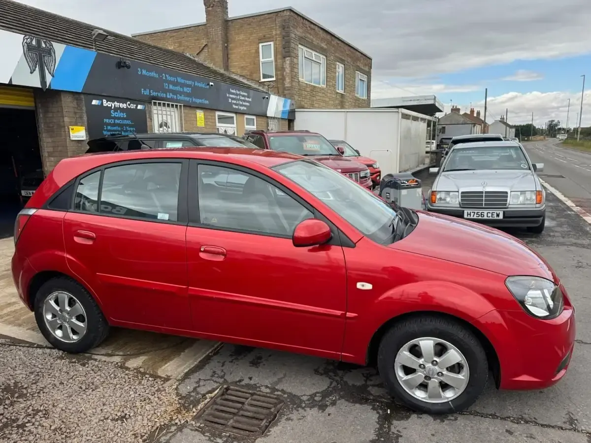 Used Kia Rio 2010 Red Hatchback