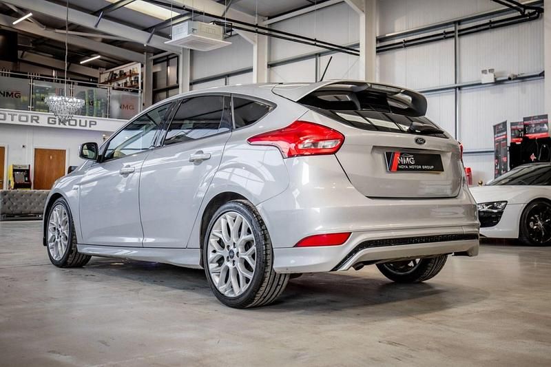Used Ford Focus ST-Line 120 HP (88 kW) 2017 Silver Hatchback
