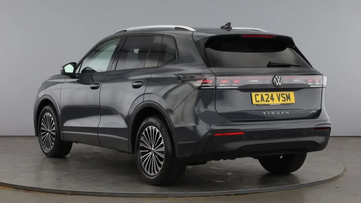 Usado VW Tiguan Match 130 HP (95 kW) 2024 Cinzento SUV