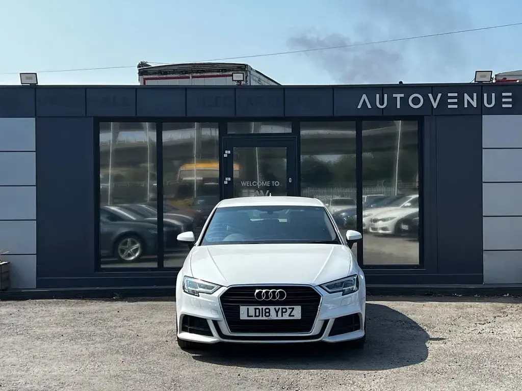 Used Audi A3 Sportback S-Line 150 HP (110 kW) 2018 White Hatchback