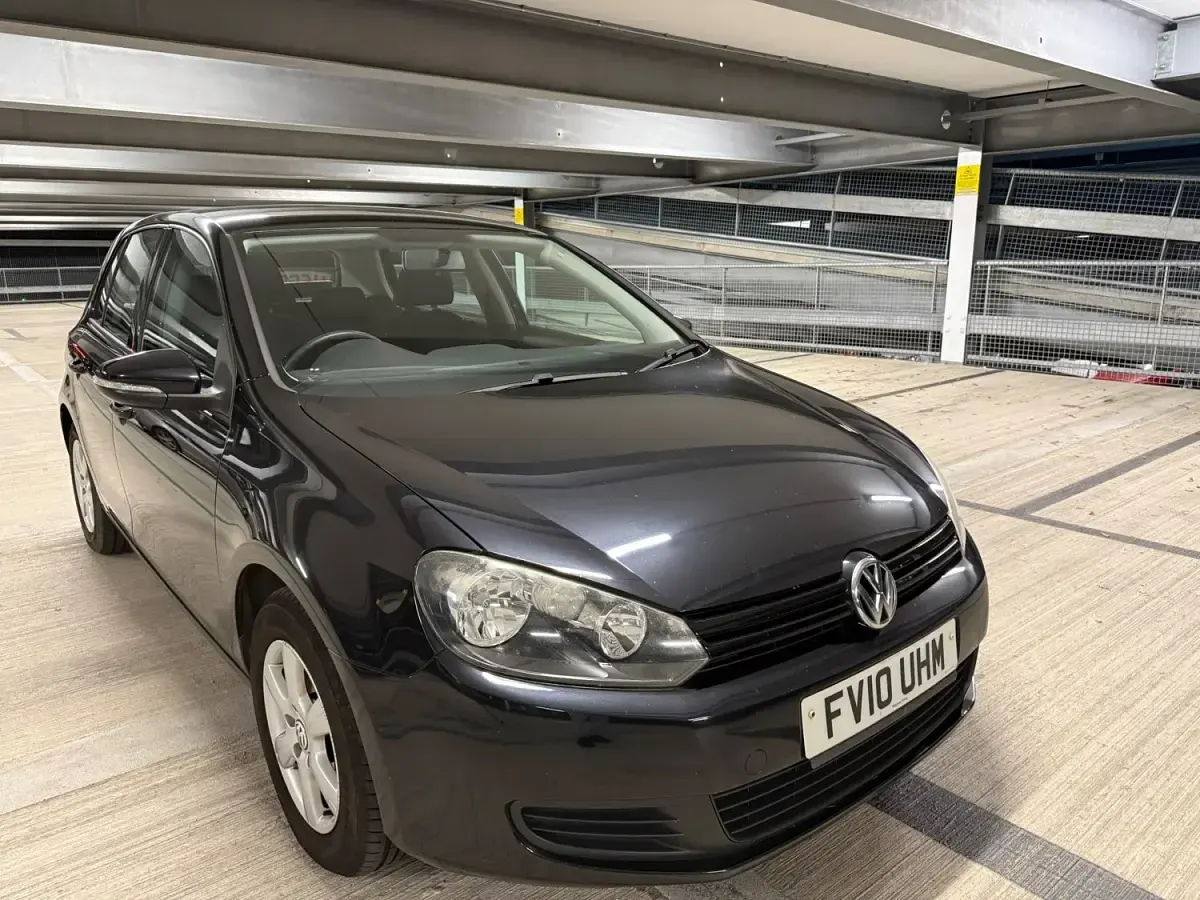 Usado VW Golf VI S 122 HP (89 kW) 2010 Preto Citadino