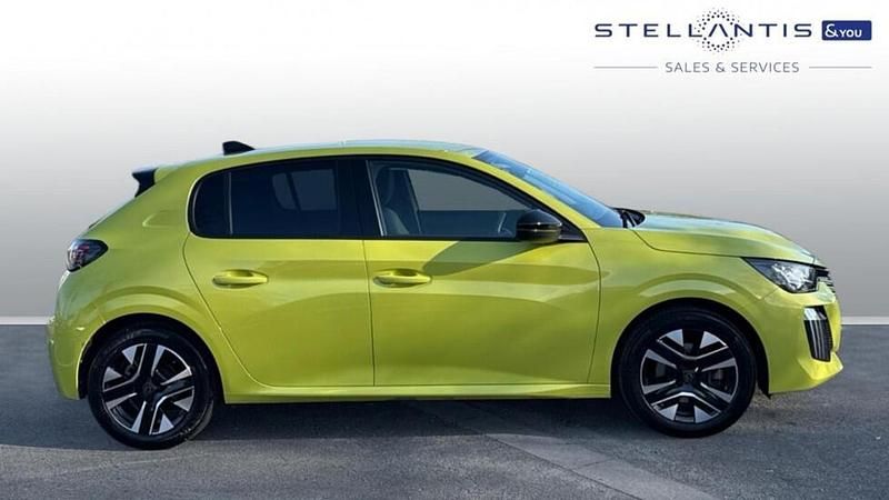 Used Peugeot 208 Allure 99 HP (72 kW) 2024 Yellow Hatchback