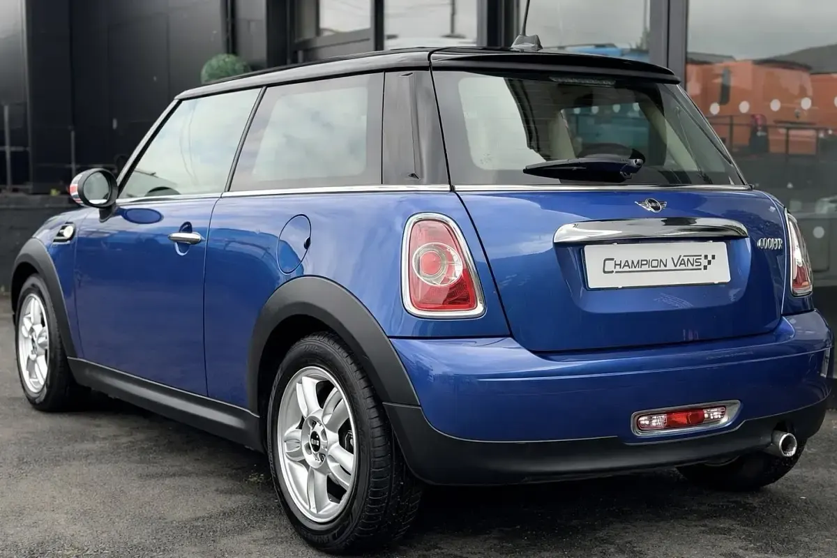 Begagnad Mini Cooper Hatch 122 HK (89 kW) 2013 Blå Halvkombi