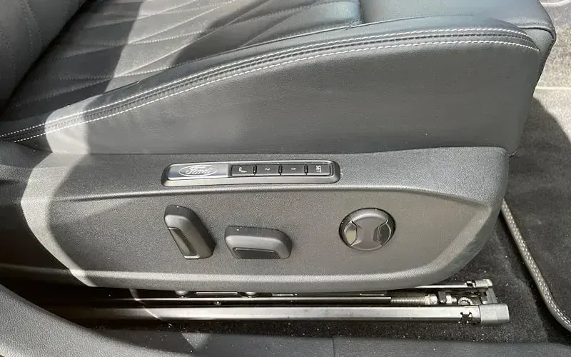 Used Ford Capri Premium 210 kW (286 HP) 2024 Yellow SUV