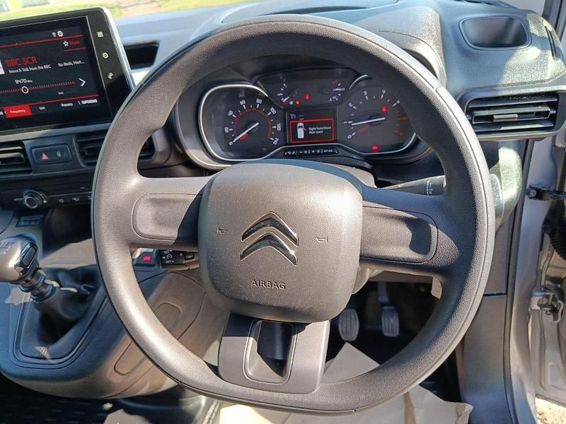 Used Citroën Berlingo 99 HP (72 kW) 2023 Grey MPV