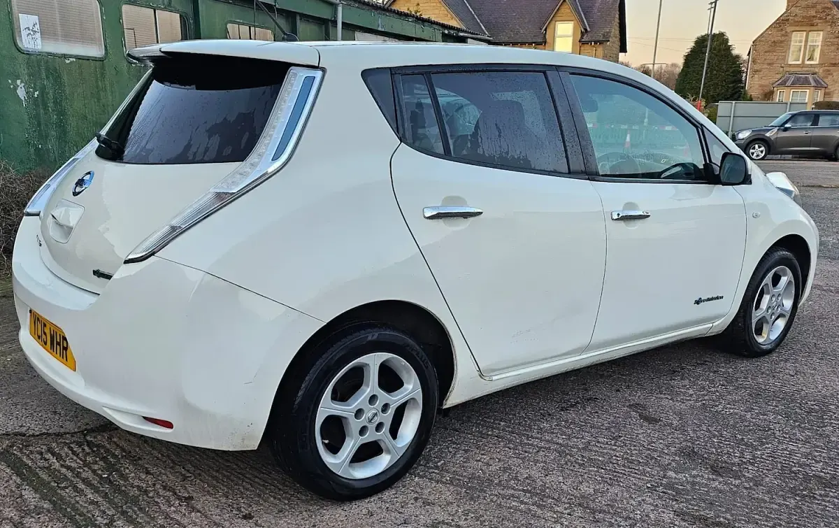 Used Nissan Leaf Acenta 80 kW (109 HP) 2015 White Hatchback