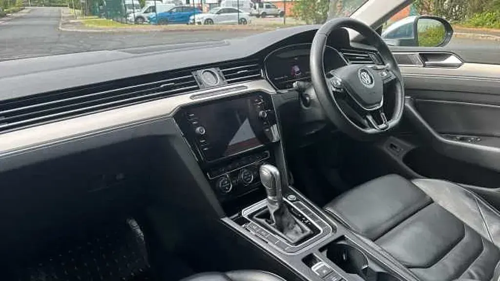 Second-hand VW Arteon Elegance 150 CP (110 kW) 2019 Argintiu Hatchback