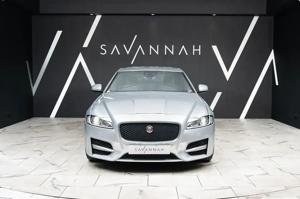 Gebraucht Jaguar XF R-Sport 163 PS (119 kW) 2018 Silber Limousine