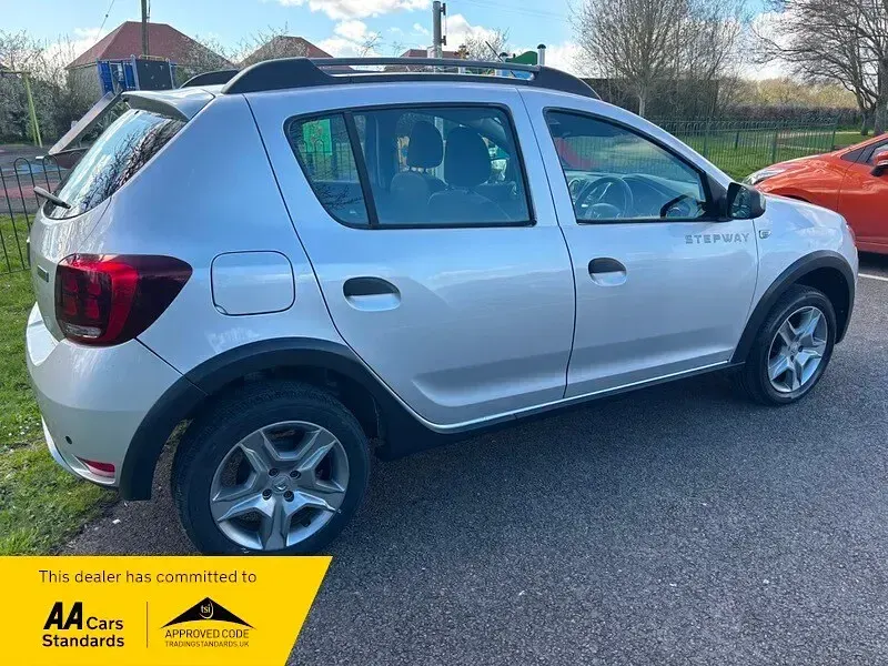 Used Dacia Sandero Comfort 90 HP (66 kW) 2018 Silver Hatchback