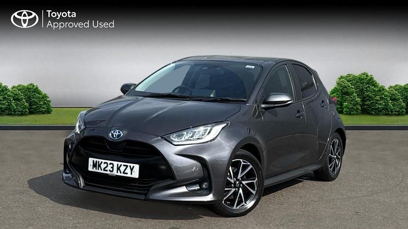 Used Toyota Yaris Hybrid Design 116 HP (85 kW) 2023 Decuma grey