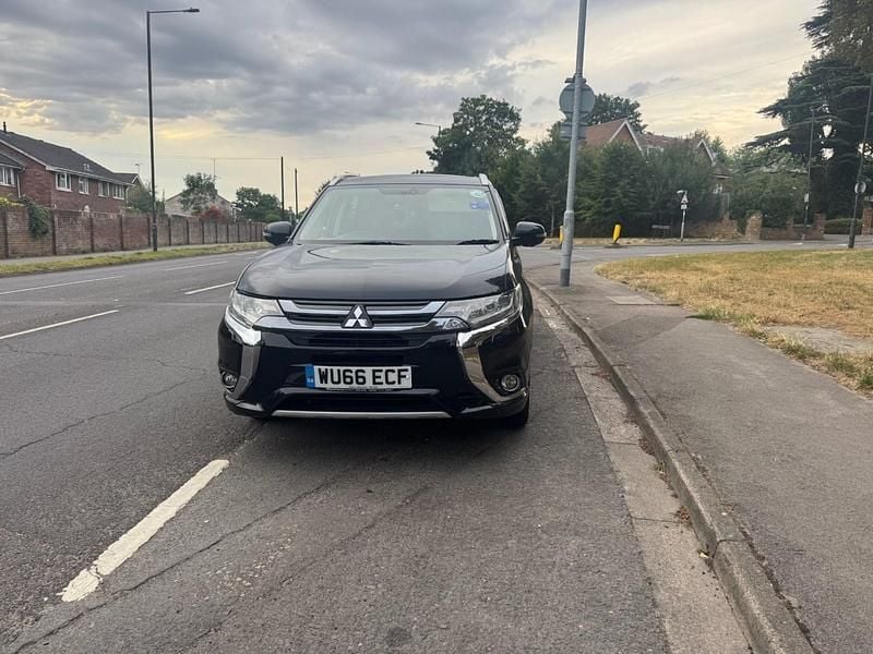 Black Used 2016 Mitsubishi Outlander P-HEV Estate | £6,995 (Fair price) - Image 1/4