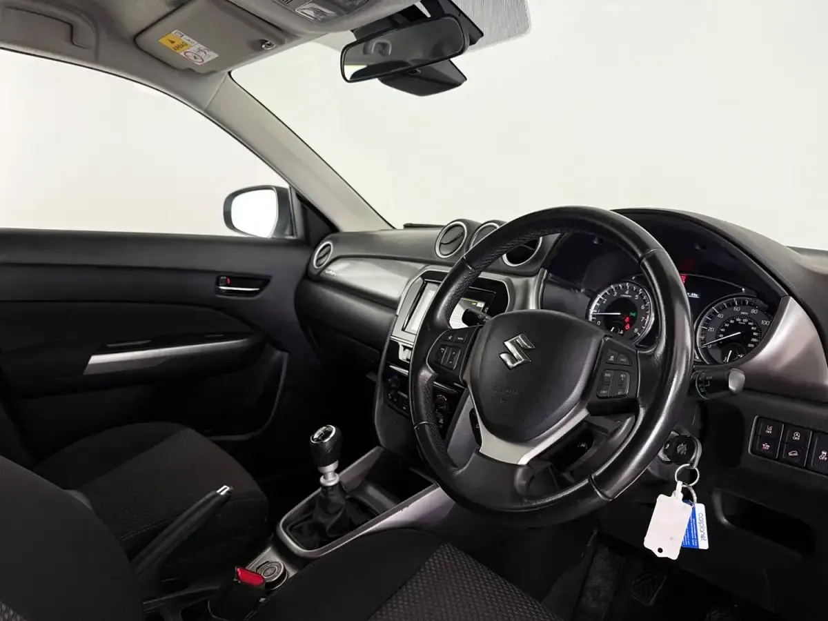 Used Suzuki Vitara SZ-T 129 HP (94 kW) 2022 White SUV