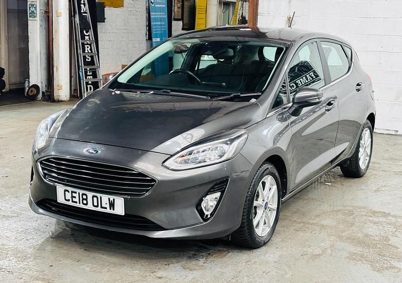 Used Ford Fiesta Zetec 100 HP (73 kW) 2018 Grey Hatchback