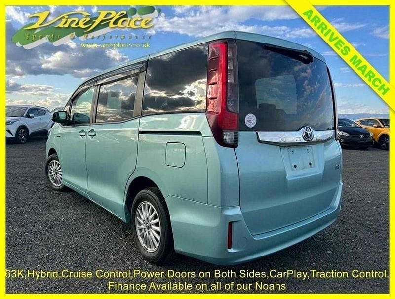 Used Toyota Voxy 2014 Blue MPV