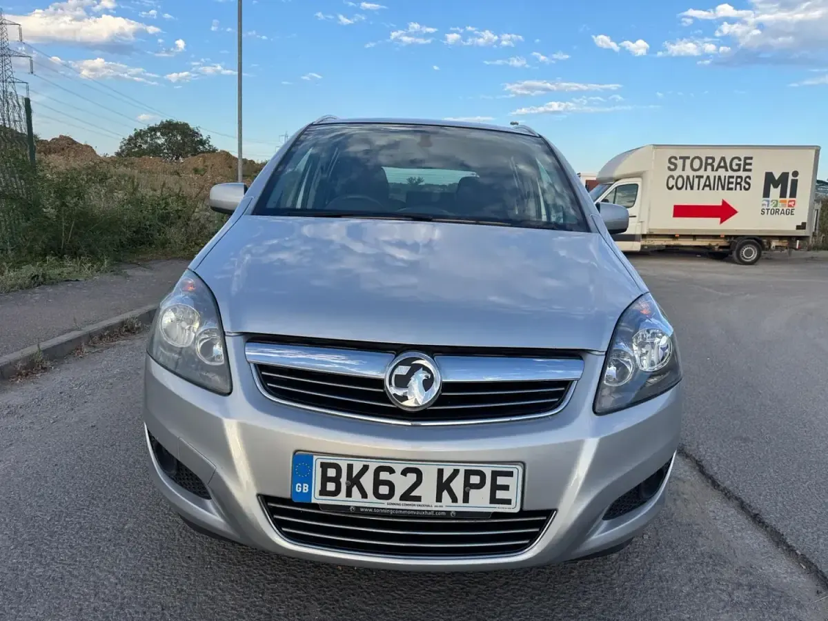 Used Vauxhall Zafira Design Edition 120 HP (88 kW) 2012 Silver MPV