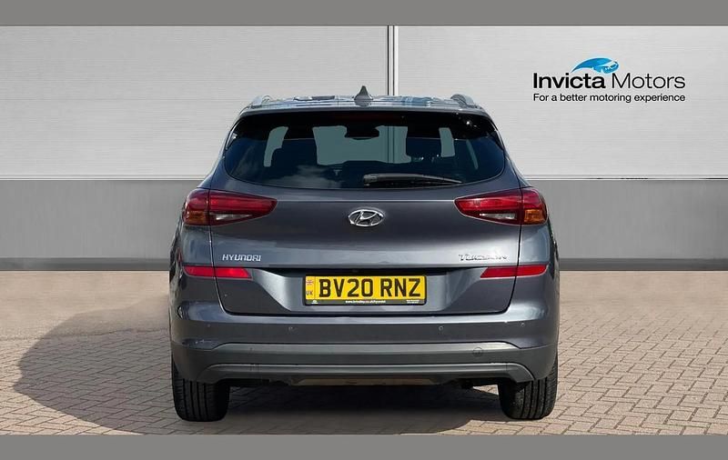 Usado Hyundai Tucson SE 132 CV (97 kW) 2020 Gris SUV