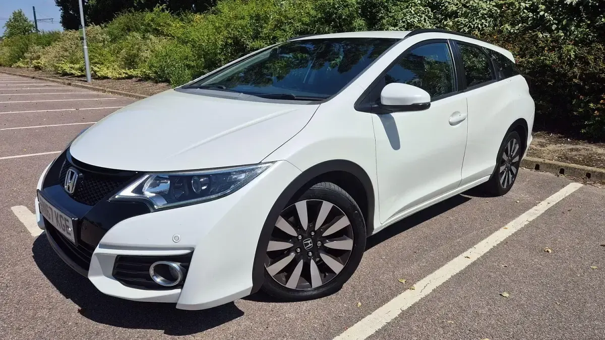 Used Honda Civic SE Plus 2017 White Estate