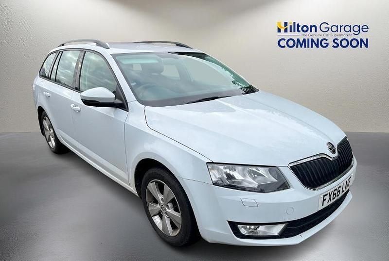 White Used 2016 Skoda Octavia SE L Estate | £10,800 (Fair price) - Image 1/2