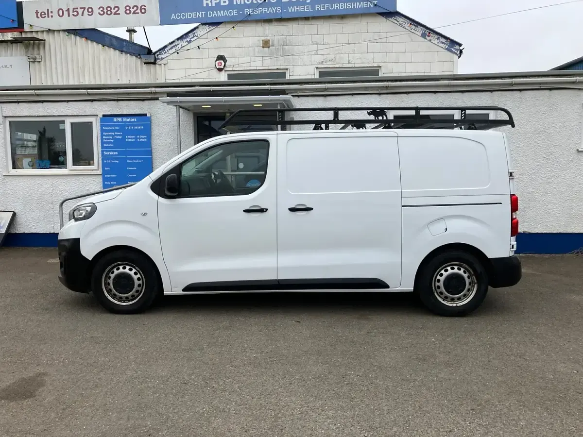 Used Peugeot Expert 2018 White Van