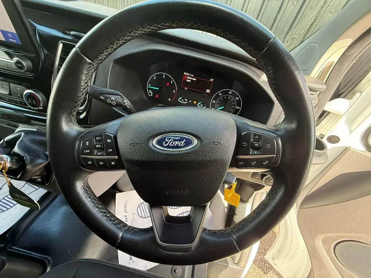 Used Ford Transit Custom Limited 130 HP (95 kW) 2021 White Van