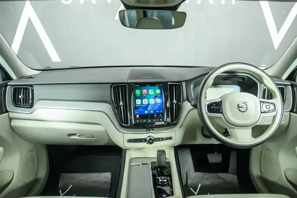 Used Volvo XC60 Plus 250 HP (183 kW) 2023 Blue SUV