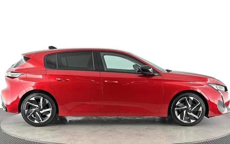 Used Peugeot 308 Allure Premium 131 HP (96 kW) 2023 Red Hatchback