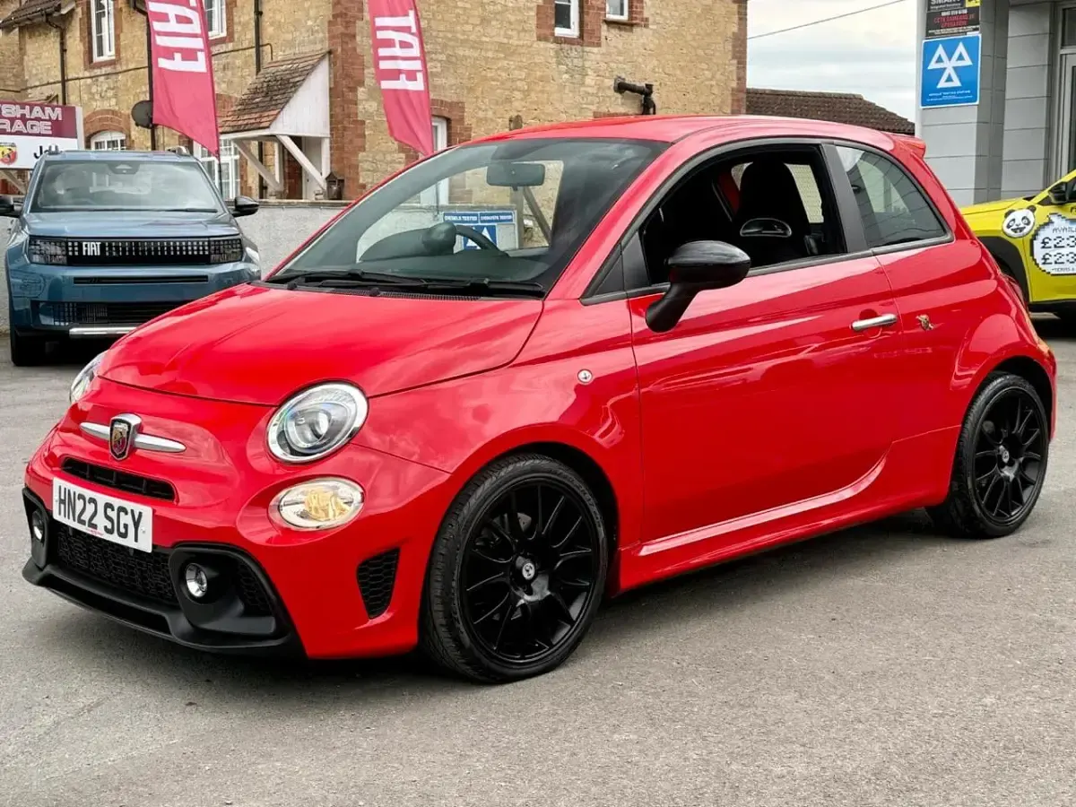 Usado Abarth 595 Pista 165 CV (121 kW) 2022 Rojo Utilitario