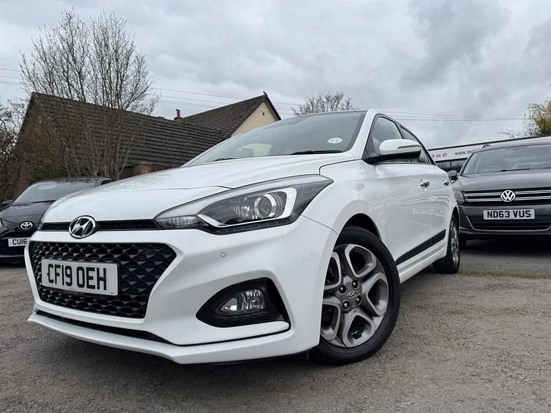 Used Hyundai i20 Premium SE 120 HP (88 kW) 2019 White Hatchback