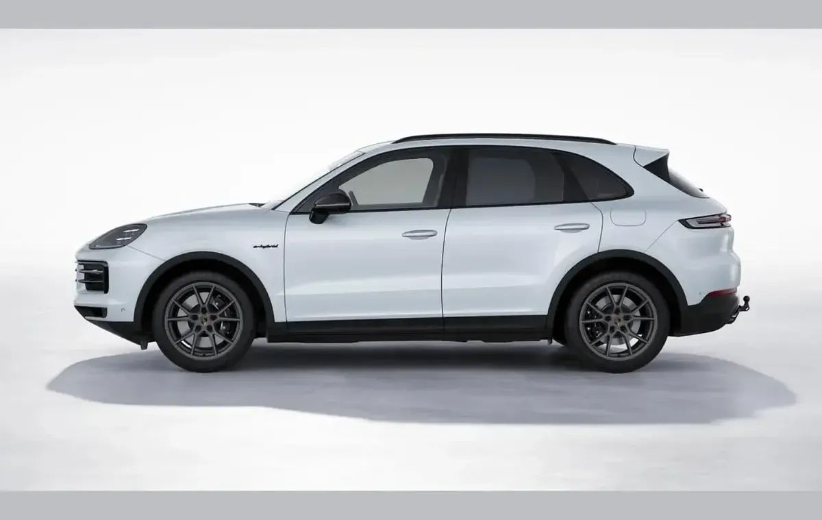 Used Porsche Cayenne 464 HP (341 kW) 2024 Silver SUV