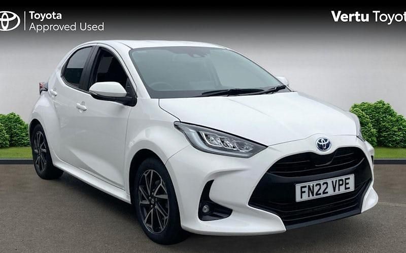 Used 2025 Toyota Yaris Hybrid Design Hatchback | £16,355 (Super price) - Image 1/4