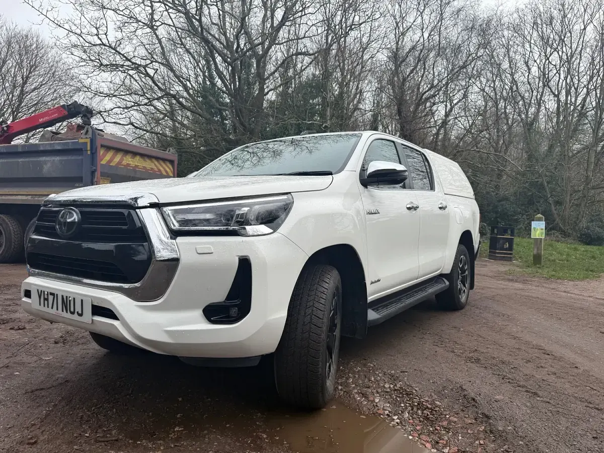 Used Toyota HiLux 204 HP (150 kW) 2021 White Pickup