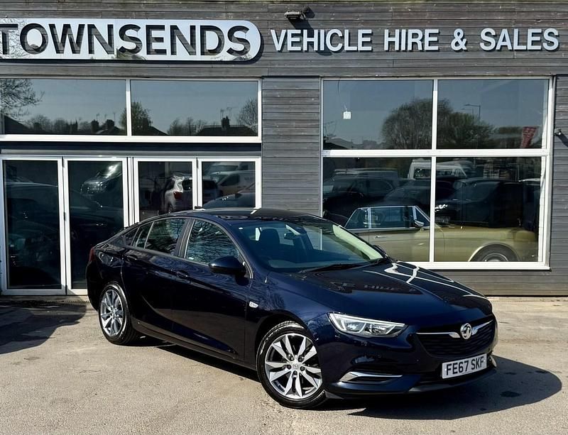 Used Vauxhall Insignia Design Edition 2017 Blue Hatchback