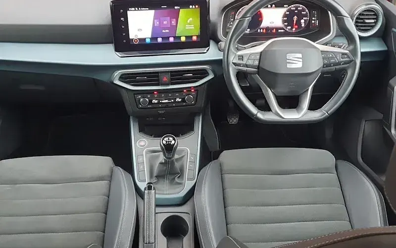 Used Seat Arona Xperience Lux 110 HP (80 kW) 2022 Red SUV