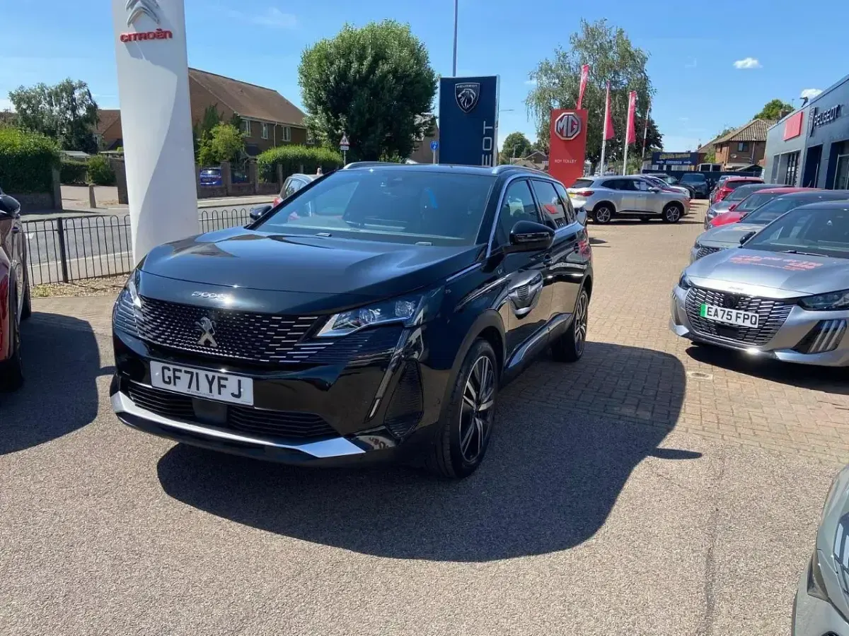 Used Peugeot 5008 Premium 129 HP (94 kW) 2022 Black SUV