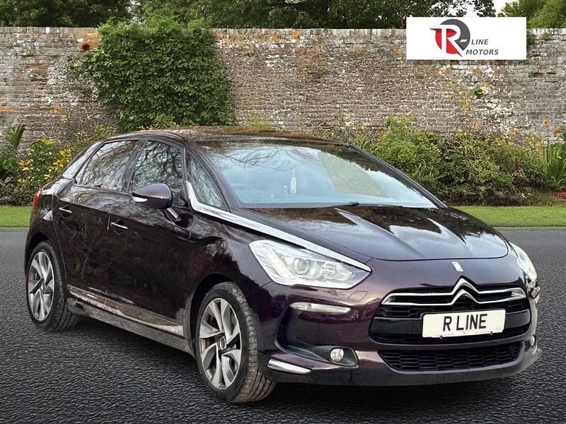 Used Citroën DS5 2015 Mauve/purple Hatchback