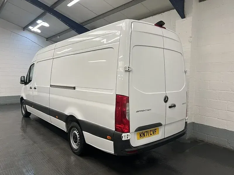Used Mercedes Sprinter Progressive 150 HP (110 kW) 2021 White Van
