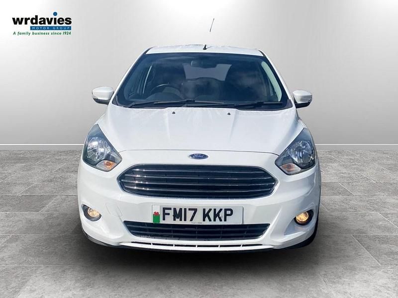Used Ford Ka Plus Zetec 85 HP (62 kW) 2017 Frozen white Hatchback